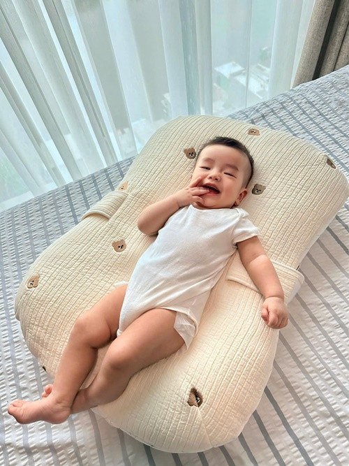 Con trai Quang Minh trộm vía bụ bẫm, kháu khỉnh. Ảnh: FB Quang Minh.