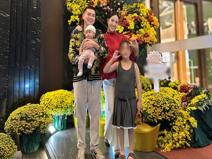 Làm bố lần 3, Quang Minh trải lòng: "Con sinh ra đã bị thiệt thòi vì ba không còn trẻ. Quang Minh tự hứa với lòng sẽ cố gắng giữ sức khỏe để lo cho con thật tốt khi có thể". Ảnh: FB Quang Minh.