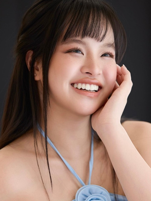 Con gái Thúy Hạnh chuẩn bị rời vòng tay của ba mẹ để tự mình đi xa.