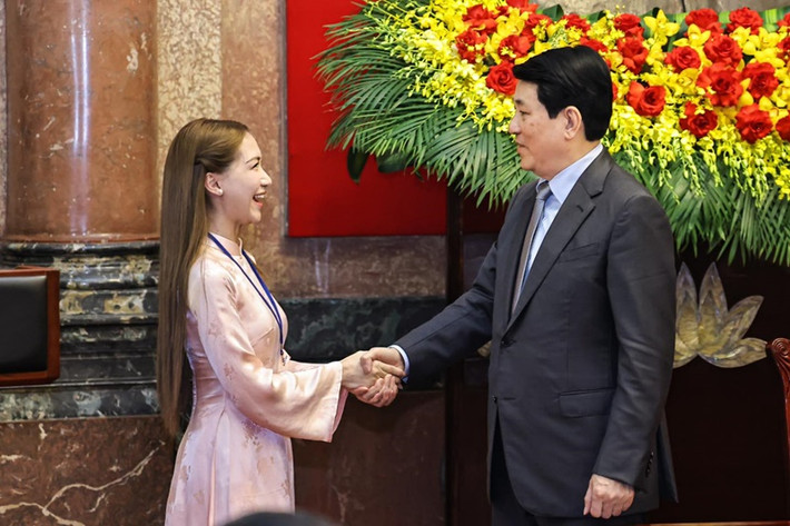 Trên trang cá nhân, Hòa Minzy chia sẻ: "Được gặp gỡ, nhận những lời động viên và hơn hết được đại diện phát biểu kể về hành trình thiện nguyện nhỏ bé của mình cho các lãnh đạo lắng nghe, quả thật là những giây phút quá ý nghĩa trong cuộc đời của Hòa. Cháu xin được cảm ơn những lời động viên khích lệ của các bác lãnh đạo, cháu sẽ cố gắng nỗ lực hơn nữa để luôn là 1 công dân có ích cho xã hội".