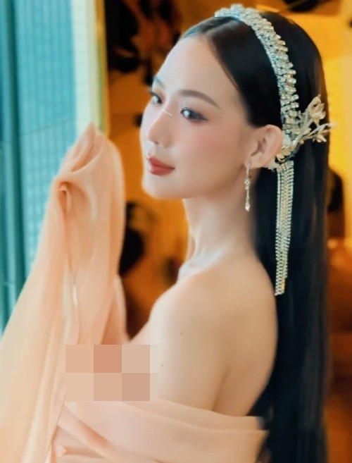 “Hoa hậu cao nhất Vbiz” thường xuyên diện váy áo tôn vòng một khi tham gia sự kiện.