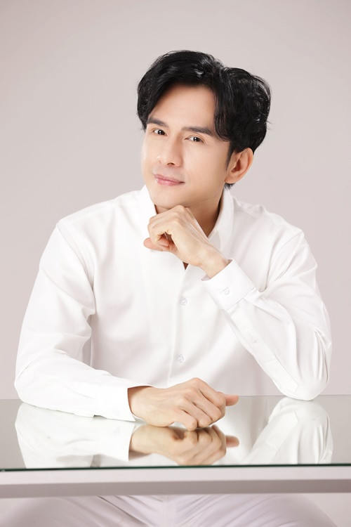 Trên trang cá nhân, ca sĩ Đan Trường bức xúc cho biết, anh bị lợi dụng hình ảnh quảng cáo cho một sản phẩm sữa. Ảnh: FB Đan Trường.