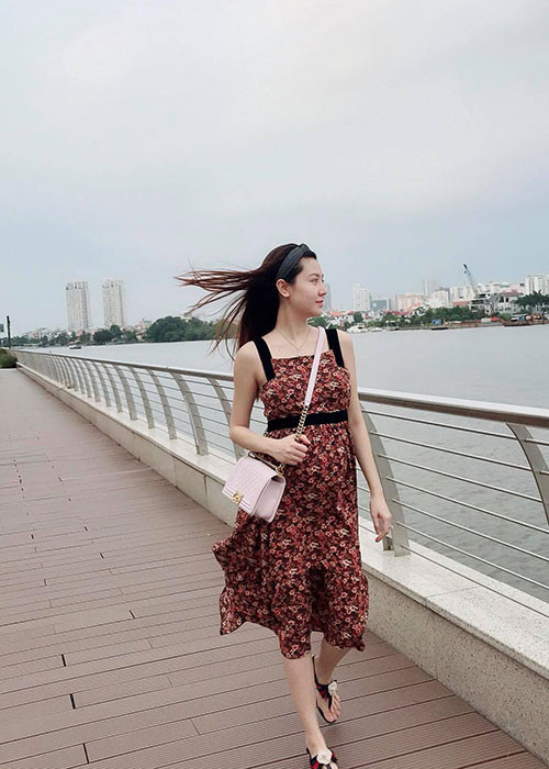 Hot Face sao Việt 24h: Ngọc Duyên đăng tải hình ảnh đi dạo. Hiện, cô mang thai con đầu lòng.