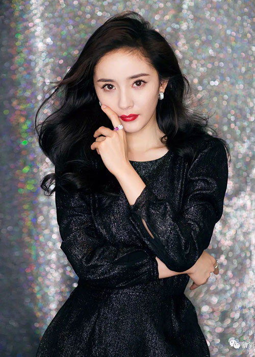 Phía Dương Mịch đổ lỗ cho đơn vị trung gian nhưng đơn vị này phủ nhận. Khi sự việc vỡ lở, Dương Mịch lên tiếng xin lỗi và khẳng định sẽ làm tròn lời hứa. Ảnh: Sina