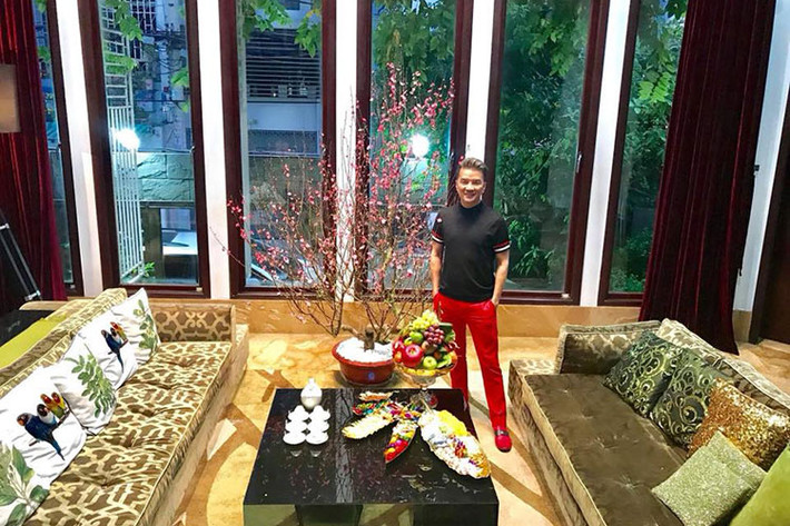 "Thật sự tôi đang muốn đập banh cái nhà ra để làm lại hết. Chán rồi. Ai bảo sinh nhằm chữ Tân làm gì?", Mr Đàm chia sẻ. Ảnh: FBNV