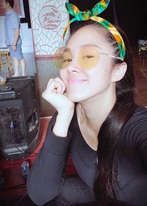 Lê Phương để mặt mộc đi tập kịch.