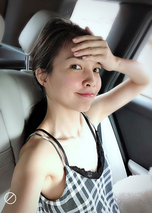 Nữ ca sĩ Hiền Thục không ngần ngại chia sẻ hình ảnh để mặt mộc.