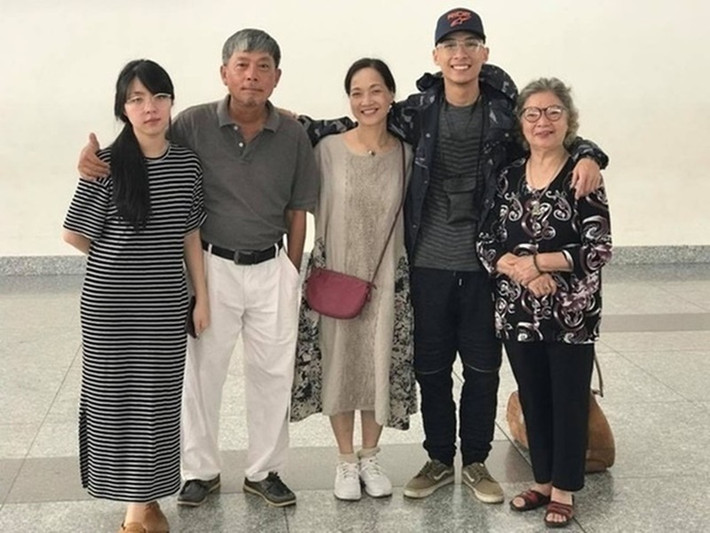 Lê Khanh được chồng đồng hành, san sẻ các công việc để tập trung vào sự nghiệp của mình. "Khi tôi vắng nhà, anh đảm đương nhiều việc, thu xếp nhà cửa, chăm sóc ông bà ngoại và các con chu đáo", cô kể. Ảnh: FBNV.