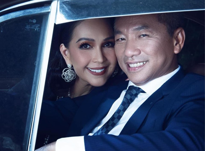 Diễm My luôn được chồng chiều chuộng. Năm 2019, kỷ niệm 25 năm ngày cưới, doanh nhân Hà Tôn Đức tặng Diễm My chiếc nhẫn kim cương 5 tỷ đồng.