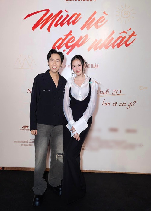 Anh Đức - Quỳnh Anh vừa sánh đôi, tham gia buổi ra mắt phim Mùa hè đẹp nhất.