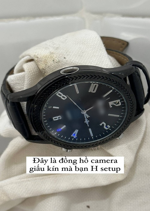 Để xác định chính xác người đặt camera giấu kín, phía người mẫu Châu Bùi mua thiết bị kết nối với “đồng hồ camera” để trích xuất hình ảnh.