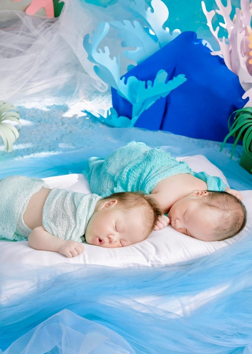 Nữ diễn viên chú thích hài hước cho những khoảnh khắc của Jenny và Jimmy trong bộ ảnh.