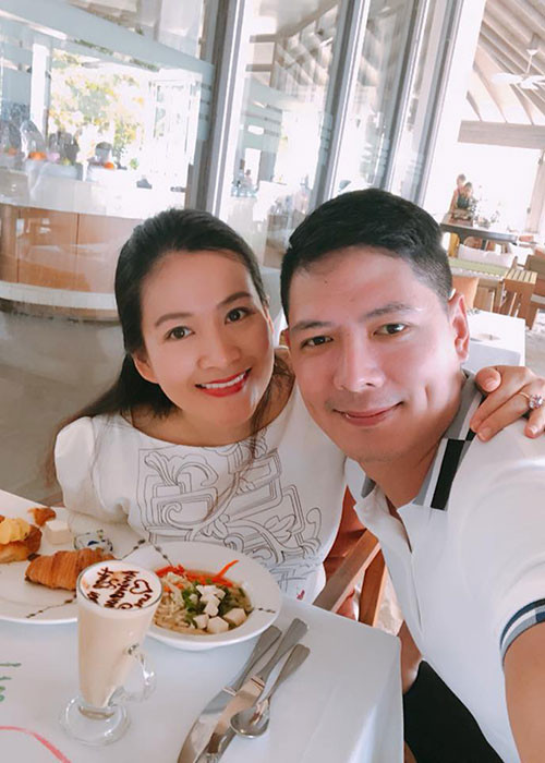 Cặp đôi đi du lịch nhân dịp kỷ niệm 10 năm về chung một nhà.
