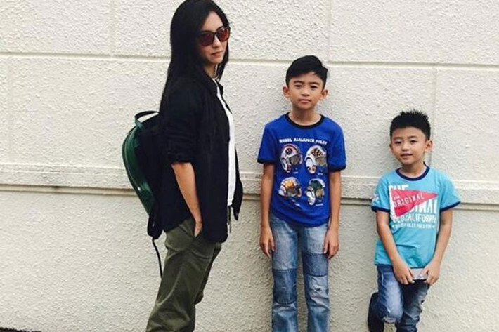 Bé Quintus và Lucas là trái ngọt của cuộc hôn nhân giữa Trương Bá Chi và Tạ Đình Phong. Ảnh: Weibo