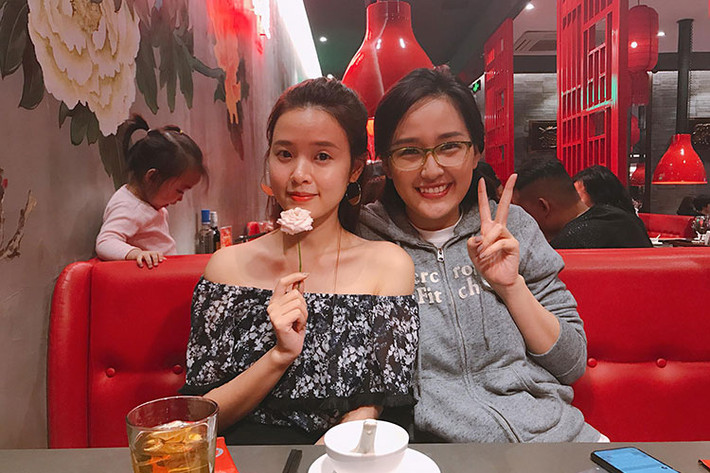 Midu được Mai Phương Thúy dẫn đi thưởng thức ẩm thực Hà Nội.