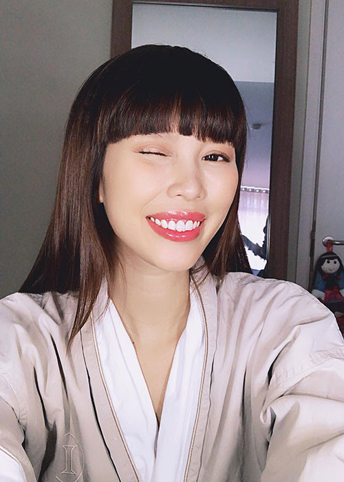 Sắp làm mẹ, nữ người mẫu vẫn chụp ảnh nhí nhảnh.