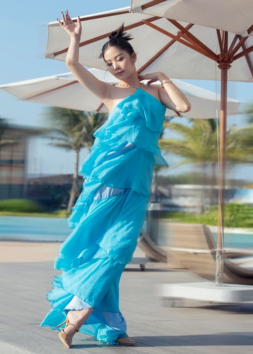 "Bằng một tâm thế mới, nhiệt huyết mới và bằng sự chân thành nhất sau nhiều năm trải qua nhiều phép thử của cuộc đời mình, Nam Em tin hành trình này sẽ cho bản thân những giá trị đặc biệt, ít nhất bản thân cũng đã dám chọn và theo đuổi tới cùng", cô thổ lộ.