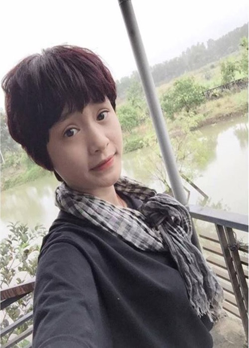 Hiền Hồ từng chia sẻ với Zing về quá khứ trước khi vào showbiz. Nữ ca sĩ kể, cô sinh ra trong một gia đình nông thôn nghèo khó, ba mất sớm, anh chị em thì tản đi làm ăn tứ xứ. Ảnh: Dân Việt