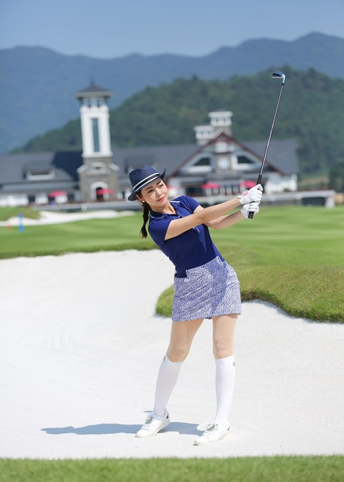 Không chỉ Hiền Hồ mê chơi golf, nhiều mỹ nhân Việt cũng yêu thích bộ môn thể thao này. Người đẹp Jennifer Phạm là một trong số đó.