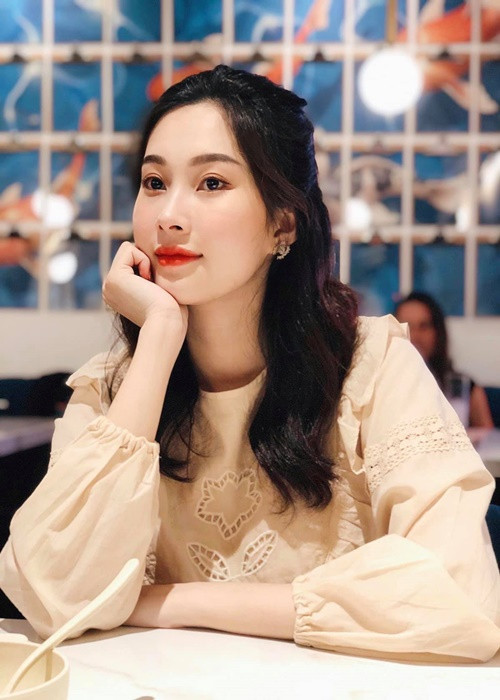 Được chồng chiều chuộng, các con đáng yêu, bảo sao Thu Thảo cứ ngày càng trẻ đẹp.