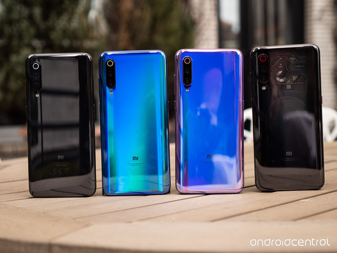 Xiaomi Mi 9 có 3 màu đen, xanh và tím. Máy được bán với giá từ 445 USD cho bản RAM 6 GB và 490 USD cho bản RAM 8 GB.