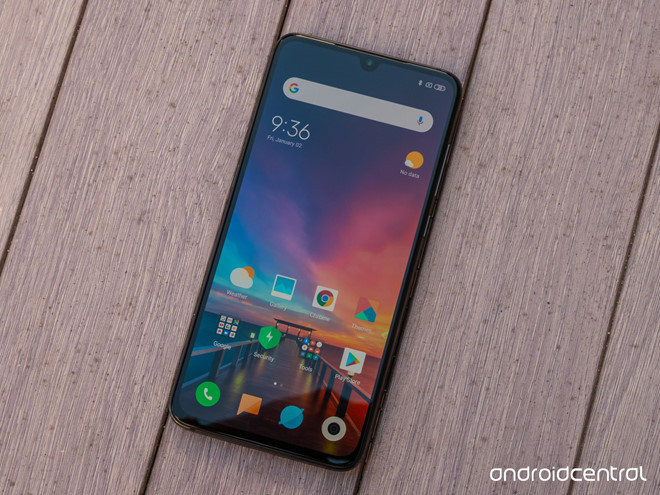 Máy được trang bị cấu hình mạnh mẽ với chip Snapdragon 855, có 2 tùy chọn RAM 6 GB và 8 GB, tương ứng với bộ nhớ trong 64 GB hoặc 128 GB. Theo Xiaomi, Mi 9 đạt 387.851 điểm trên Antutu, cao nhất hiện nay.