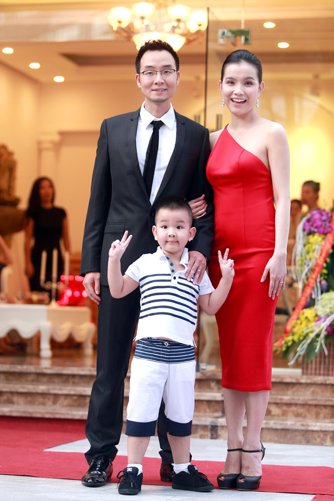 Lần hiếm hoi Thùy Lâm mang theo 2 con đi sự kiện là vào năm 2014. Khi đó bé Su vừa tròn 4 tuổi.