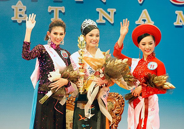 Cuộc thi Hoa hậu Hoàn vũ Việt Nam lần đầu được tổ chức tại vào năm 2008 với sự đăng quang của người đẹp Nguyễn Thùy Lâm. Vẻ đẹp của Thùy Lâm mang đậm nét Á Đông, duyên dáng, dịu dàng. Với nhan sắc thuần Việt, hợp nhãn quan phần đông công chúng, người đẹp họ Nguyễn nhận được nhiều sự ủng hộ khi chạm tay tới ngôi vị cao nhất.