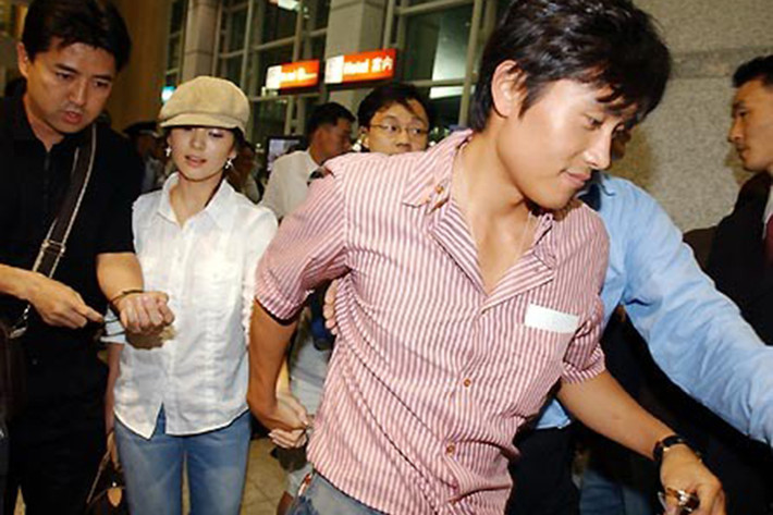 Sau 1 năm gắn bó, cặp đôi bất ngờ tuyên bố chia tay. Nói về lý do đường ai nấy đi, Song Hye Kyo úp mở không còn tin tưởng tình cũ sau những lời nói dối, thậm chí vô hại. Ảnh: Saostar