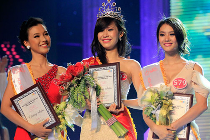 Năm 2011, Linh Chi tham gia cuộc thi Miss Teen và giành danh hiệu á khôi. Đến năm 2012, cô tiếp tục tranh tài tại cuộc thi Hoa hậu phụ nữ Việt Nam qua ảnh. Ảnh: Người lao động