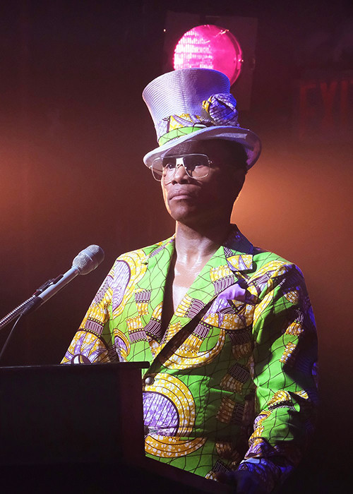 Billy từng thắng giải Tony cho Nam diễn viên nhạc kịch xuất sắc năm 2013 cho vai diễn Lola trong "Kinky Boots".
