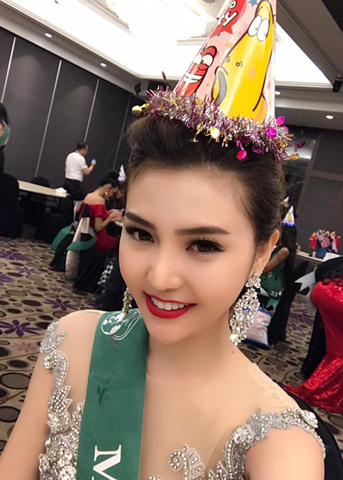 Tân Nữ hoàng Sắc đẹp Toàn cầu 2016 sinh năm 1993 tại Vũng Tàu. Cô từng theo học trường Đại học Sân khấu Điện ảnh, TP HCM. (Ảnh: Facebook nhân vật)