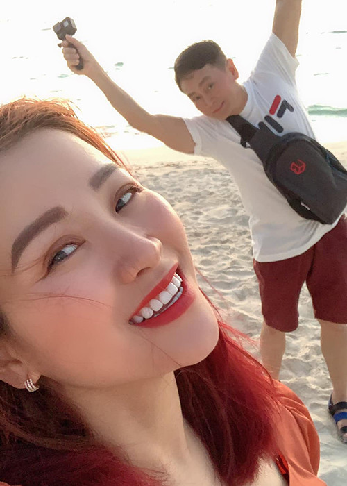 Bà xã kém 20 tuổi của Mai Sơn ngày càng trẻ trung.
