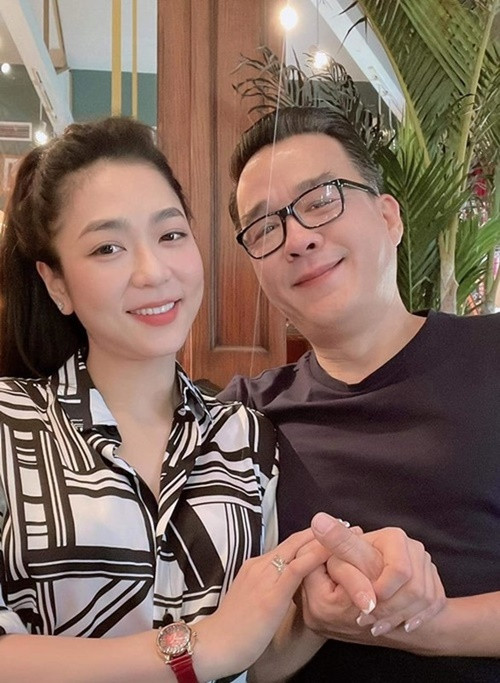 Hà Thanh Xuân và Thắng Ngô chưa đăng ký kết hôn dù đã làm đám cưới. Ảnh: FBNV.