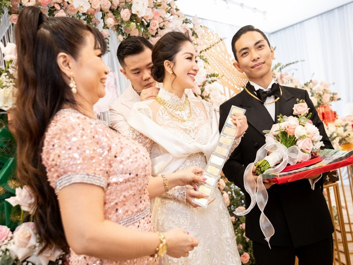 Không chỉ diễn viên hài Puka, nhiều mỹ nhân Việt cũng nhận của hồi môn "khủng". Khánh Thi là một trong số đó. Ảnh: Vietnamnet.