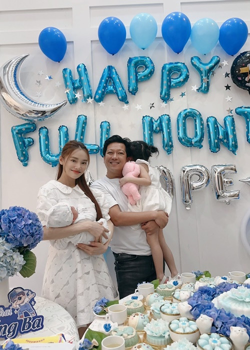 Ngày 5/11, Nhã Phương - Trường Giang tổ chức tiệc đầy tháng cho con trai thứ hai. Ảnh: FBNV.