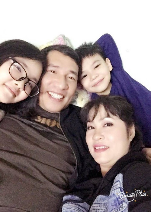 Người bạn đời của Quang Thắng từng tốt nghiệp trường Đại học Khoa học Xã hội và Nhân văn, có thời gian làm việc tại Thư viện Hải Phòng trước khi ở nhà làm nội trợ. Ảnh: Tổ Quốc.