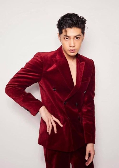 Noo Phước Thịnh gỡ bài đăng gây tranh cãi. Anh còn lên tiếng xin lỗi khán giả. Anh cho biết: “Noo gửi một lời xin lỗi chân thành đến khán giả và mọi người yêu thương mình về phát ngôn vừa qua. Cũng nhờ vào sự cố mà mình cảm nhận được sự kỳ vọng và yêu thương của khán giả dành cho một Noo Phước Thịnh với hình ảnh sạch sẽ và chỉn chu”. Ảnh: FBNV.