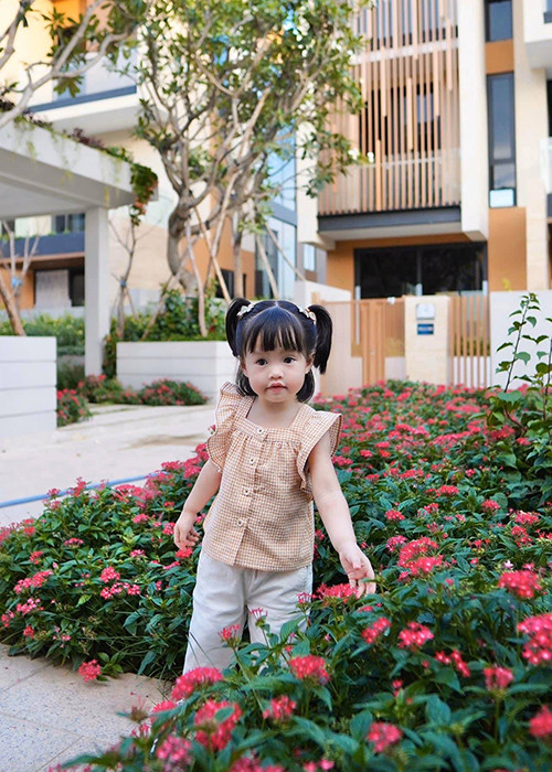 Trước bé Liam, vợ chồng Đặng Thu Thảo có cô con gái xinh xắn Sophie.