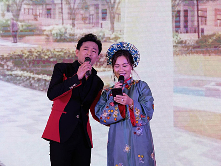 Quý Bình không thừa nhận hay bác bỏ thông tin nữ doanh nhân là bạn gái anh mà fan đặt nghi vấn.