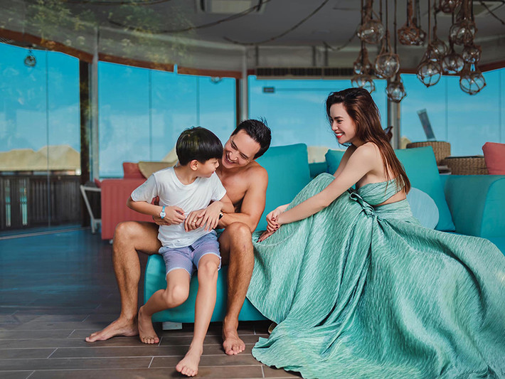 Bé Subeo thường xuyên có mặt trong những chuyến nghỉ dưỡng của Hồ Ngọc Hà và Kim Lý.