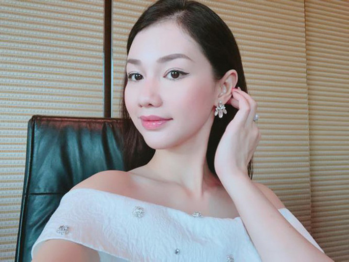 Trước nghi vấn có đại gia chống lưng khi mở công ty sản xuất phim, Quỳnh Chi khẳng định tiền cô kiếm được bằng mồ hôi nước mắt.
