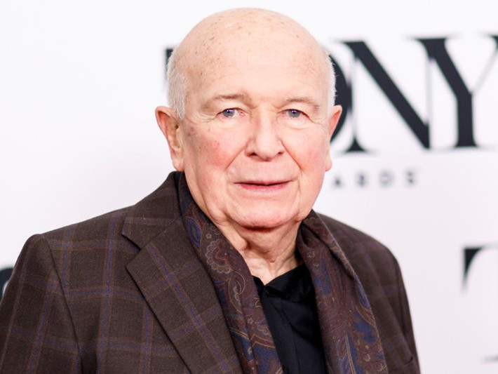 Terrence McNally cũng là một trong những nghệ sĩ quốc tế qua đời vì COVID-19. Ông trút hơi thở cuối cùng ở tuổi 82 tại Mỹ vào tháng 4. Ảnh: Shutterstock