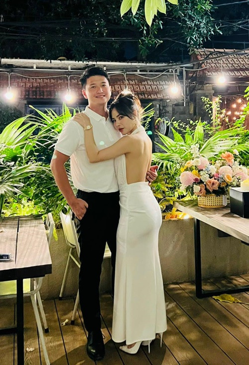 Bạch Lan Phương gợi cảm, trẻ trung, chả trách bạn trai kém tuổi mê mẩn.