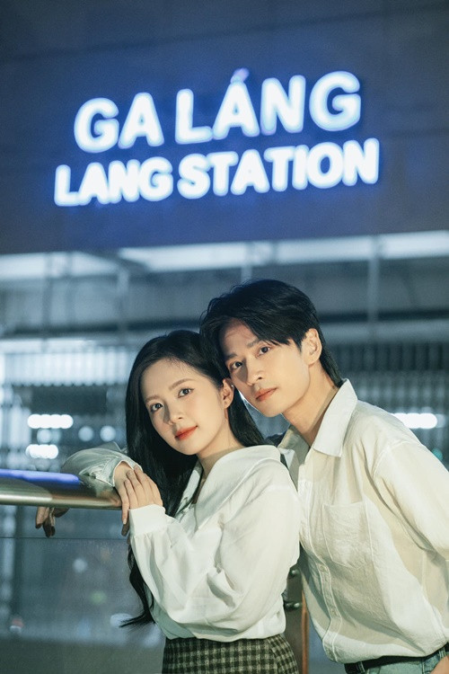 Hoàng Huyền - Trần Nghĩa đóng chung phim Chúng ta của 8 năm sau. Trên màn ảnh, Hoàng Huyền vào vai cô giáo Nguyệt còn Trần Nghĩa vào vai Tùng.