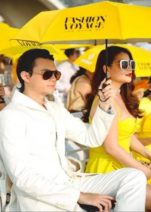 Dù hơn Anh Dũng 14 tuổi, từng qua một lần đò và có một cô con gái riêng, Trương Ngọc Ánh vẫn nhận được sự ủng hộ của nhiều khán giả khi gắn bó với nam diễn viên phim Sống chung với mẹ chồng. Ảnh: FBNV.