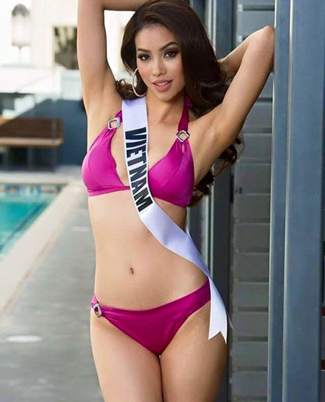 Đầu tháng 12, người đẹp đất Cảng đến Mỹ và đã bước vào phần thi chụp bikini đầu tiên. Những bức ảnh hậu trường của cô ngay lập tức nhận được nhiều lời khen ngợi.