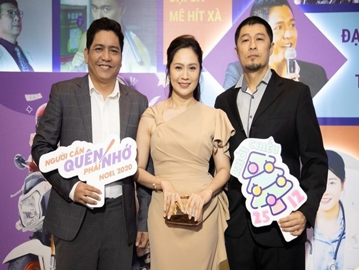 Mới đây, theo Zing, ông Jimmy Nghiêm Phạm - người đồng sở hữu Hãng phim Chánh Phương cùng đạo diễn Charlie Nguyễn - xác nhận gửi đơn kiện Công ty TNHH TP Entertainment của Thanh Thúy - Đức Thịnh lên TAND quận 1 (TP.HCM). Ông Jimmy Nghiêm Phạm cho biết đã nhận được thông báo về việc thụ lý vụ án từ Tòa án. Công ty Chánh Phương kiện Công ty TP Entertainment với lý do “tranh chấp hợp đồng góp vốn” trong bộ phim “Người cần quên phải nhớ”. Hãng phim Chánh Phương yêu cầu công ty của Đức Thịnh thanh toán số tiền hơn 5,9 tỷ, bao gồm tiền góp vốn còn lại 4,4 tỷ, tiền lãi vay phát sinh 585 triệu và chi phí quảng cáo phim hơn 840 triệu. Ảnh: Vietnamnet