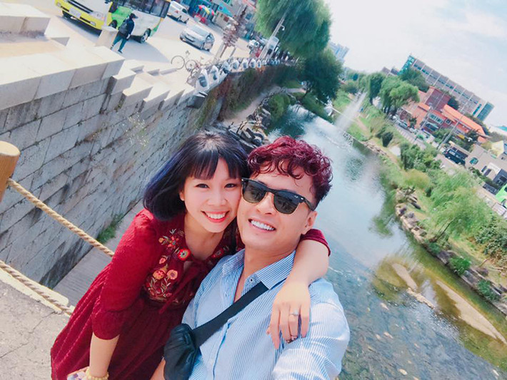 Nam diễn viên Hồng Đăng kết hôn đã được 14 năm. Bà xã của anh tên Anh Đào, không hoạt động nghệ thuật.