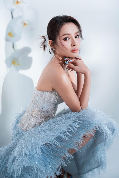 Giữa ồn ào, Phương Trinh Jolie cho biết, việc nhận xét cơ thể người khác là bình thường. "Tôi bị body shaming nhiều lần, đó là chuyện bình thường", bà mẹ hai con nói. Ảnh: FBNV.